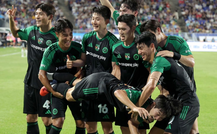 '<b>김진규</b> 골' 팀 <b>K리그</b>... EPL 강호 <b>뉴캐슬</b>을 침묵시킨 하루