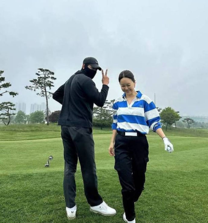  ️️ 김태희X백지영, 이서현 삼성물산 사장과 폭염 속 골프럭셔리 골프장에서 포착된 ‘VVIP 스몰 토크’