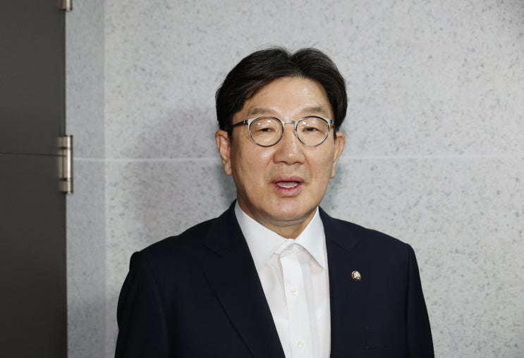 <b>권성동</b> 턱밑까지 간 특검 칼날…"통일교 <b>자금</b> 억대 <b>수수</b>"