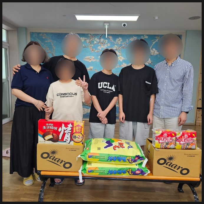  민생회복지원금 (이재명 배급금) 으로 쌀 라면 간식류 사서 지역 보육원 기부하고 왔다