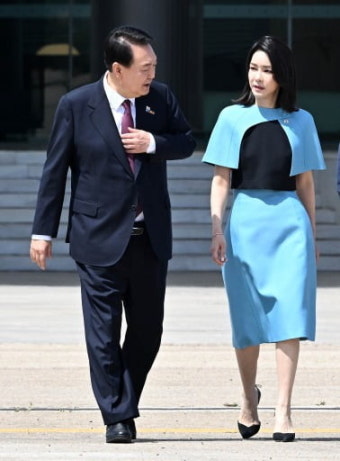 [충격] <b>김건희 특검</b> 출석, 드러난 피의자 신분…정치권... 