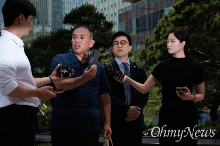 특검 <b>출석</b> 명태균 "윤상현이 권성동·<b>윤한홍</b> 연락 보여줘"