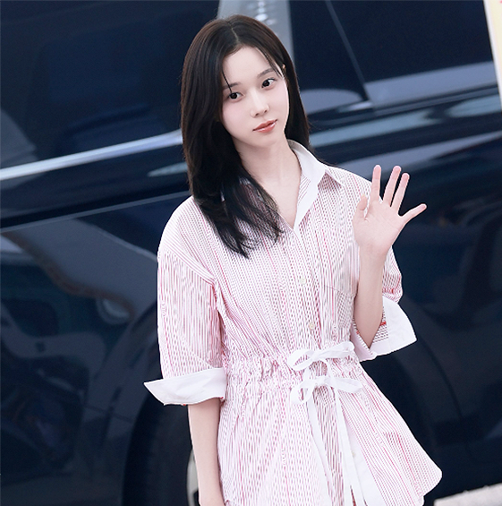  윈터 아리따운 핑크빛 공항패션 아이템 어떤거?
