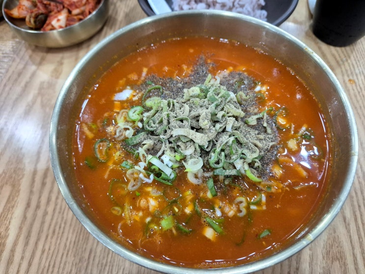 광화문 닭곰탕 얼큰닭칼국수로 해장 제대로!