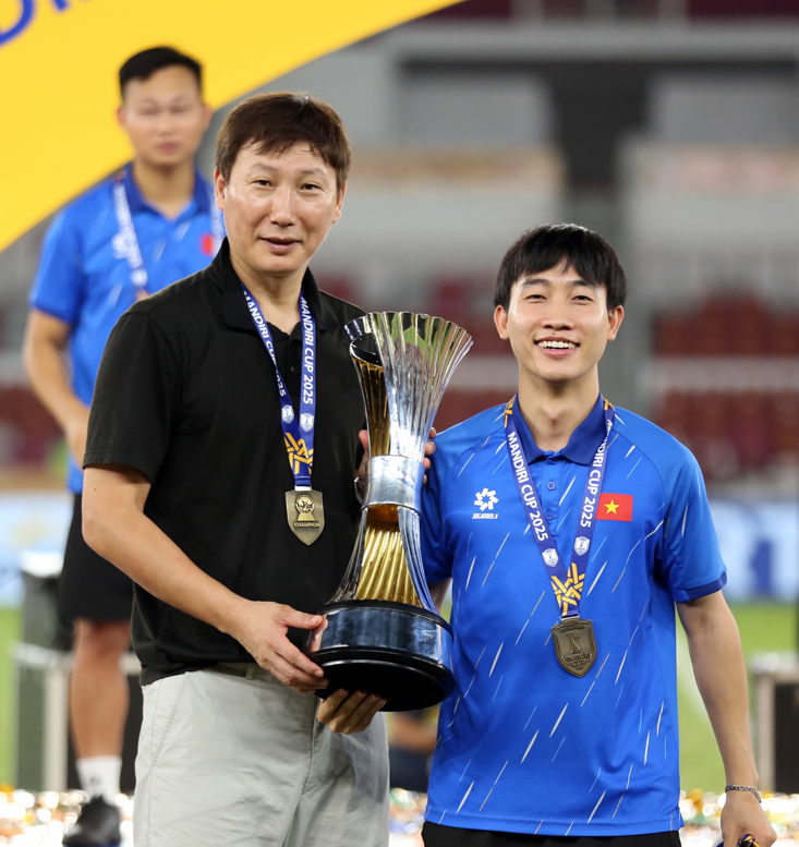 <b>김상식</b> 감독의 <b>베트남</b>, U-23 챔피언십 <b>우승</b>으로 '20년치 연봉... 