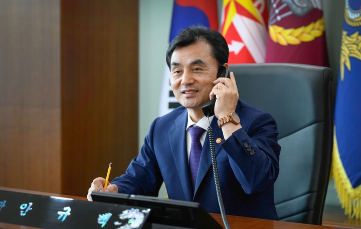 <b>안규백</b>-헤그세스 첫 통화… “<b>한미</b>동맹, 미래형 전략동맹으로... 