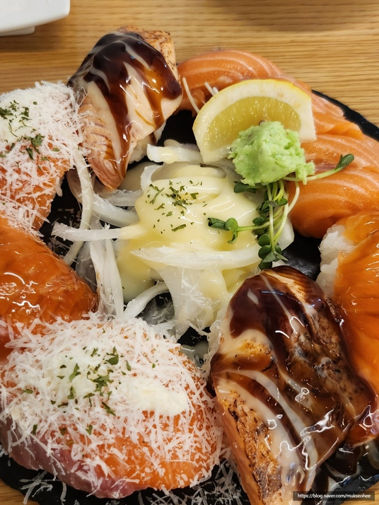  연남동 맛집 연미정 대왕연어초밥 소스 듬뿍 홍대 데이트