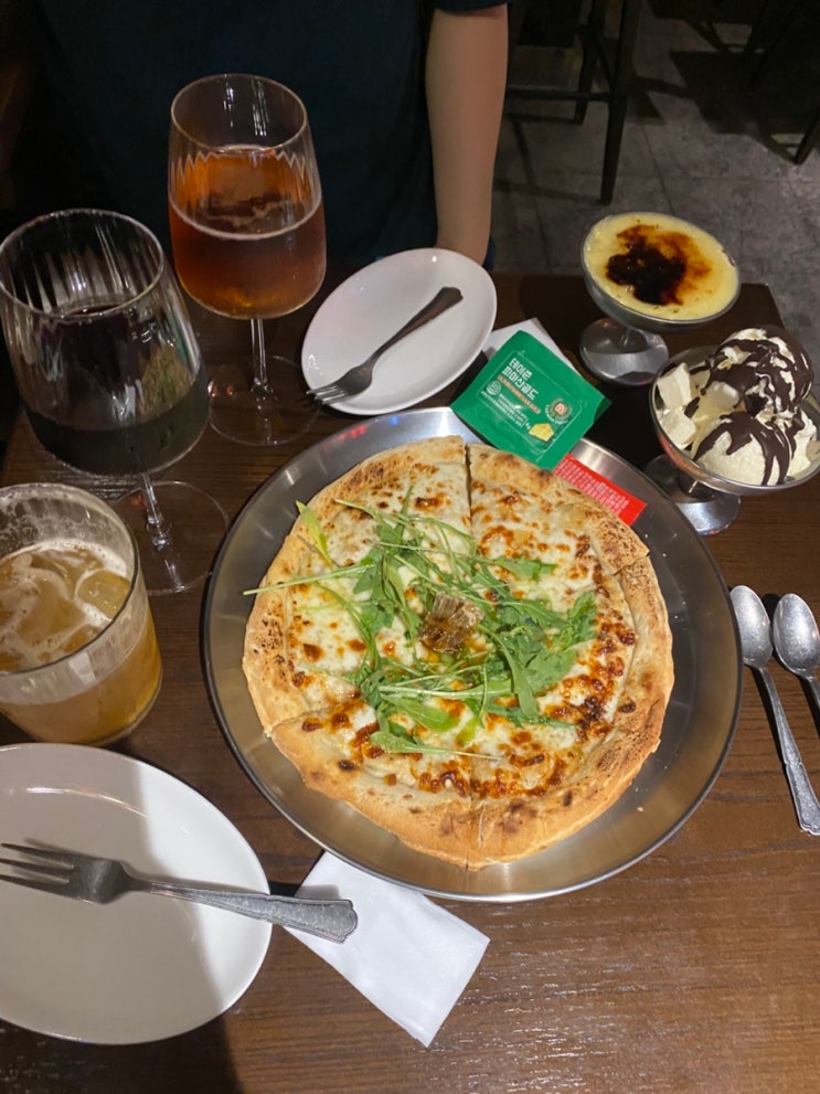  흥겨운 뮤직펍 을지로3가 와인바 차오 무제한생맥주 이용시간 을지로생맥주 와인맛집 디저트추천