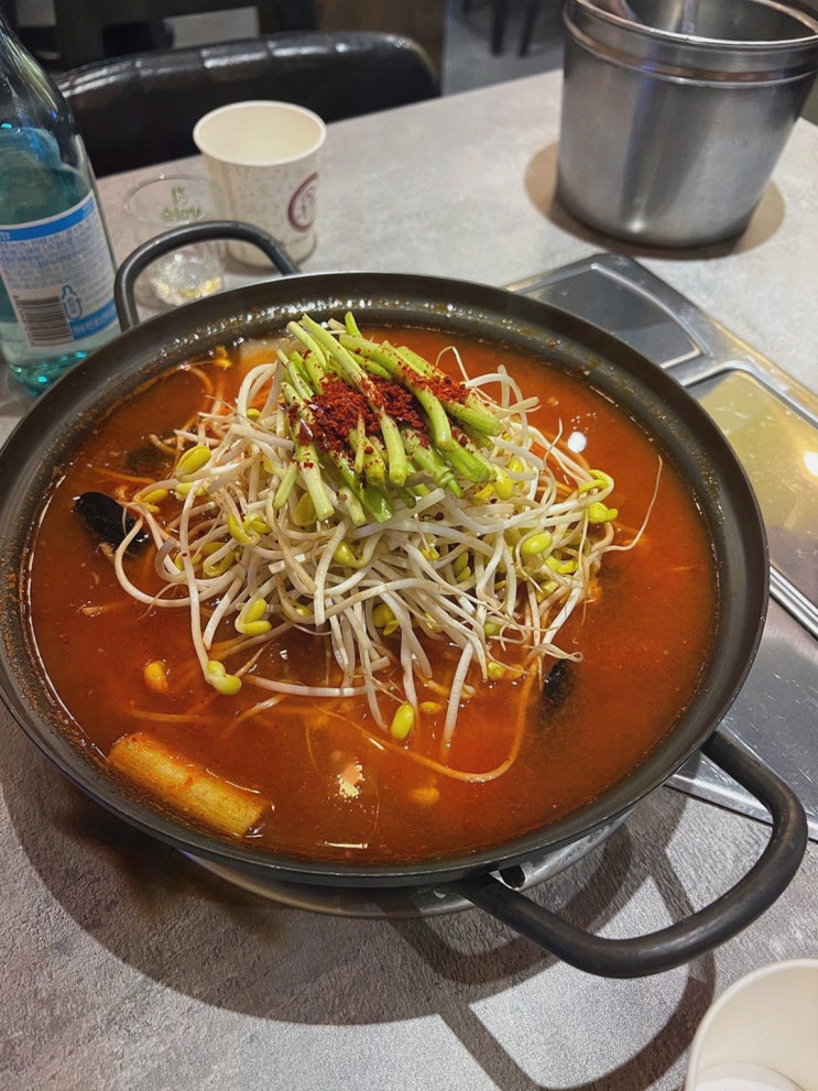  신논현횟집에서 즐기는 신선한 회와 매운탕의 조화
