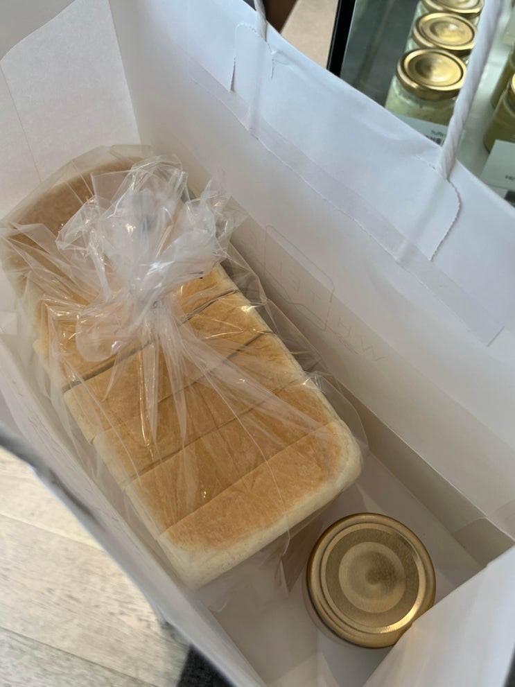  압구정 빵집 화이트리에 3cm 도톰한 두께 생식빵