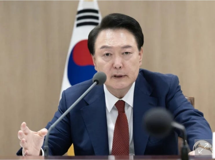 [정치핫이슈 분석] “전직 대통령, <b>체포</b>영장 <b>거부</b>”…<b>윤석열</b> 前... 