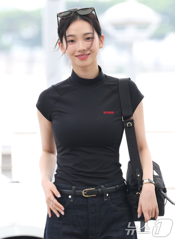 ️[<b>공항패션</b>] <b>에스파 카리나</b>, 인천<b>공항</b>서 ‘여신 강림’…LA... 