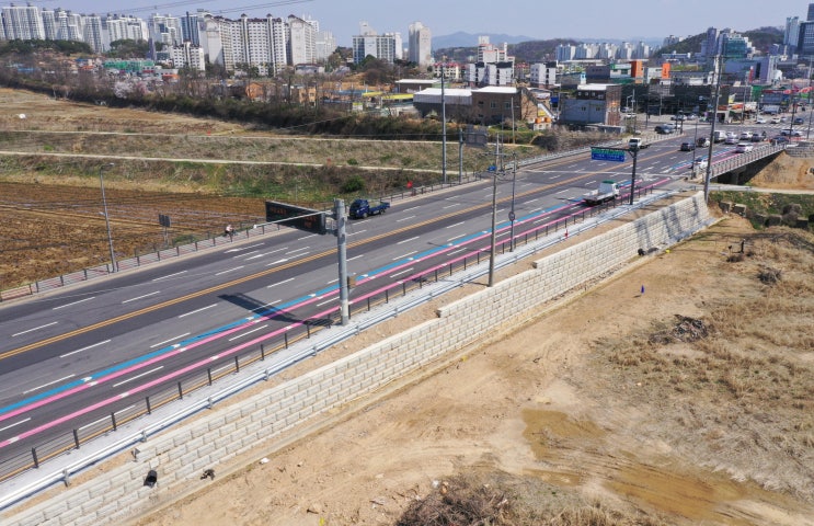  평면축조블럭으로 일체감 있는 자연스러운 경관연출 사례