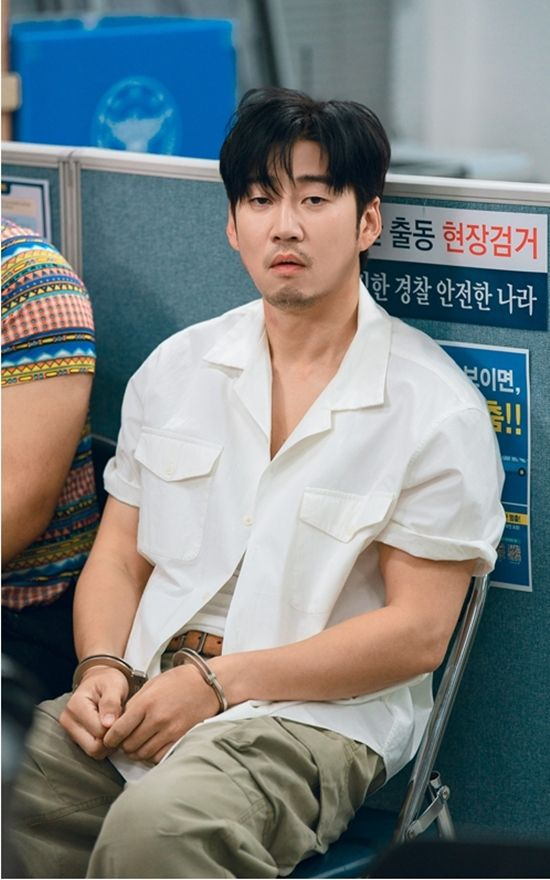  윤계상, 수갑 차고 경찰서로…'전 여친' 임세미와 딱 마주쳤다 (트라이)