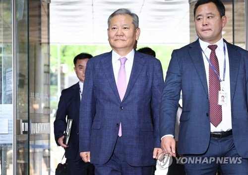[속보] <b>이상민</b> 전 행안부 장관... 12·3 비상계엄 <b>내란 공모 혐의</b>!