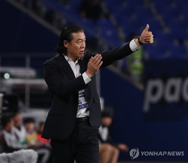 [K리그] <b>울산 김판곤 감독</b> 전격 <b>경질</b>! "예의·행정 문제" 발언 속... 