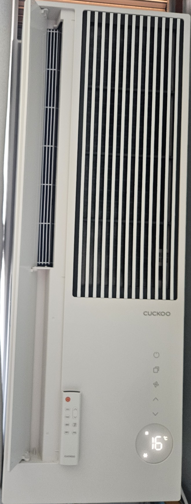  "실외기 없이도 이렇게 시원할 줄 몰랐다! 창문형 에어컨 24시간 사용으로 여름나기"