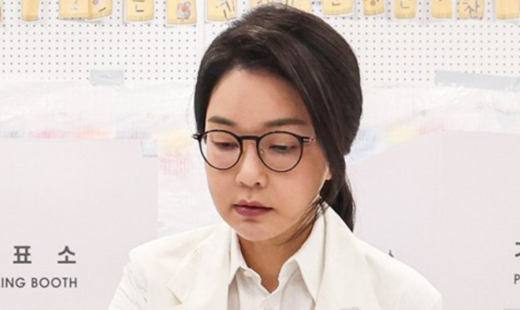 [속보] <b>해병특검</b> "김건희 <b>비화폰</b> 실물·통신 <b>내역</b> 확보"