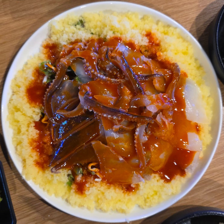  [잠실 파도집] 석촌호수 횟집: 오징어회 맛집 - 날치알 포뜬산오징어/낙지 수제비