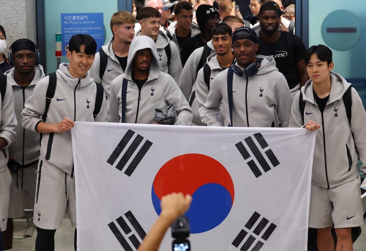 <b>손흥민</b>-양민혁, 태극기 들고 <b>방한</b>! <b>토트넘</b> vs 뉴캐슬 8월 3일... 