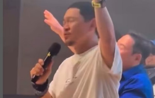 [이슈] <b>양동근</b>, <b>논란</b>의 중심에 서다! <b>손현보</b> 목사 <b>행사</b> 참여... 