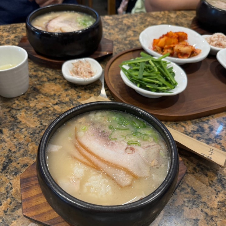  안목 부산역점 I 미슐랭 돼지국밥 맛집 웨이팅(내돈내산)
