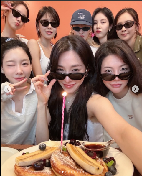 SM 떠난 써니까지 함께한 소녀시대 완전체, 18년 차 우정의 무게