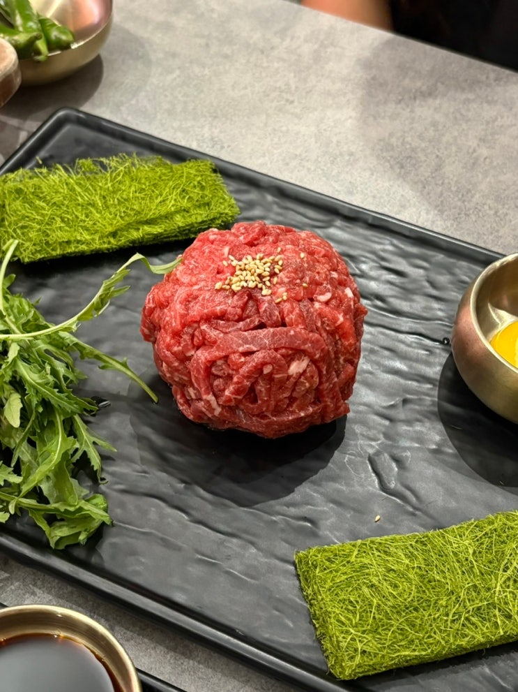  선릉 맛집 회식하기 좋은 직장인 핫플 수묵 (한우육회, 우니, 매운 등갈비찜)