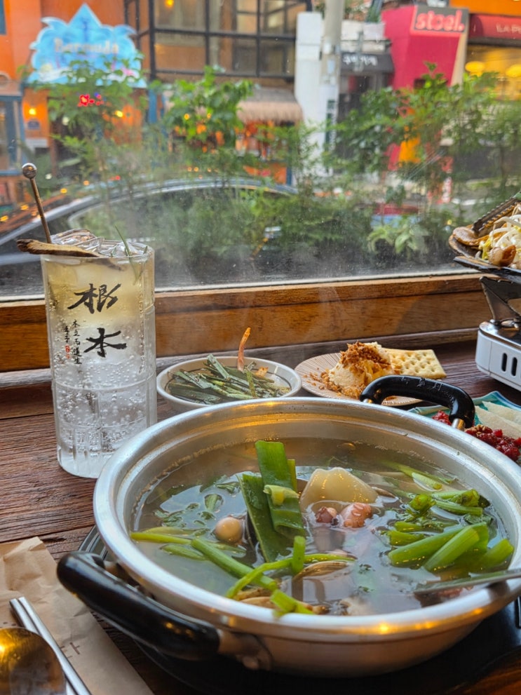  신용산 곱창 맛집 | 효자막창 | 밑반찬에 육회랑 조개탕이 깔리는데 어떻게 안가요