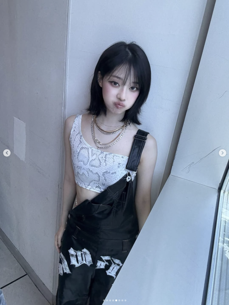  [셀럽 패션] 윈터 인스타 속 의상 정보! 수영복+멜빵+워커 조합 실화? 브랜드 총정리