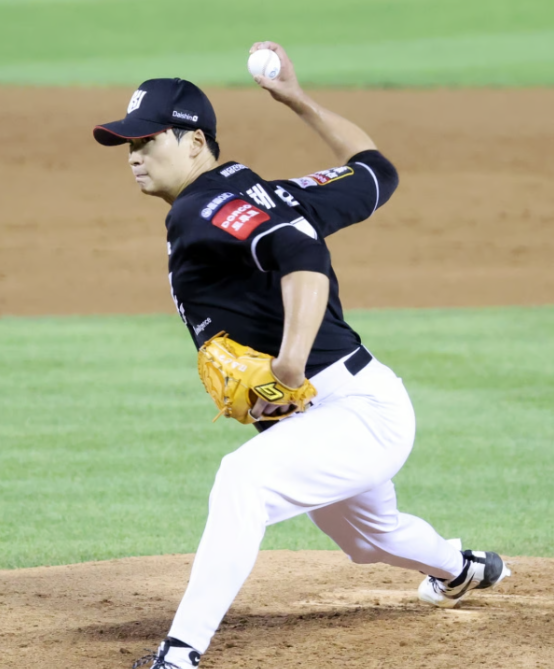 NC 다이노스 vs KT 위즈, 시즌 중반 갈림길에서 만난 극과... 