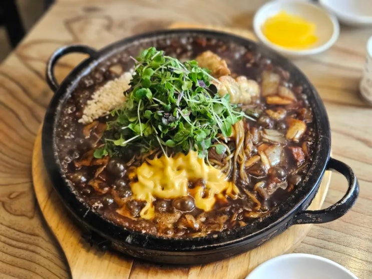  수원 행궁동 찐맛집 점심에 먹은 돌판짜장 너무 맛있어