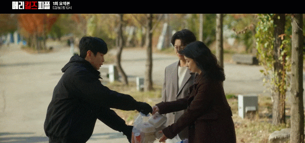 <b>피플</b>' 첫 방송, 조력 사망을 돕던 <b>이보영</b>이 '연쇄 살인 <b>용의자</b>'로... 