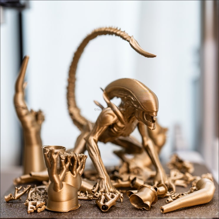  《Alien Breaking Through the Support》 - 3D 프린터 뱀부랩 A1 MINI - PLA 메탈 - 이리디움 골드 메탈릭
