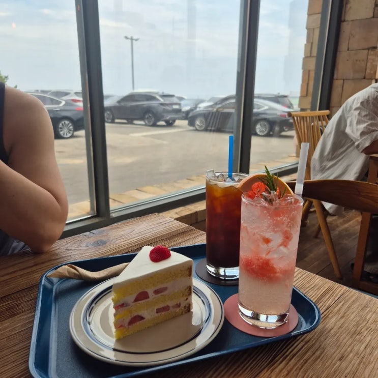  속초 오션뷰 대형카페 어나더블루 뷰맛집 커피맛집