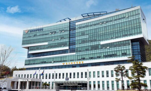  폭염 속 쓰레기 소굴에 '2살짜리 방치'한 20대 엄마, 체포