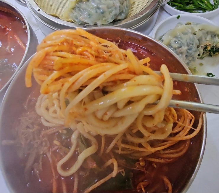  화성 향남 칼국수 뼉다구아지매육칼 본점 만두 포장 웨이팅 후기