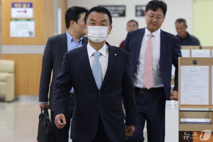 [속보] <b>김건희</b> 여사 <b>특검</b>, <b>권오수</b> 도이치모터스 전 회장 <b>소환</b>!... 