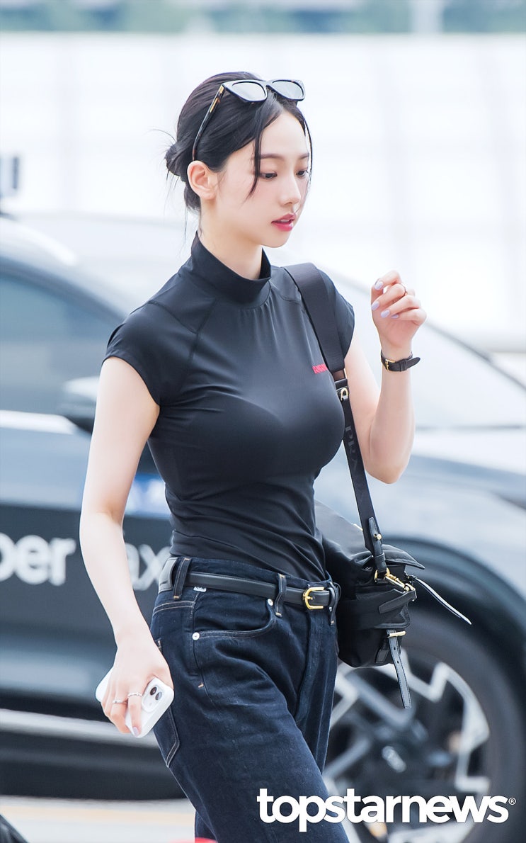  [공항패션]에스파 카리나, 화장기 없어도 빛나는 내추럴 공항패션 선보였어요 ️