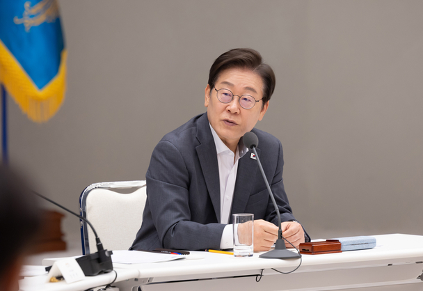 이재명 대통령 "<b>가짜뉴스</b> 유튜버, <b>징벌적</b> <b>배상</b>이 최선"…그 '맛... 