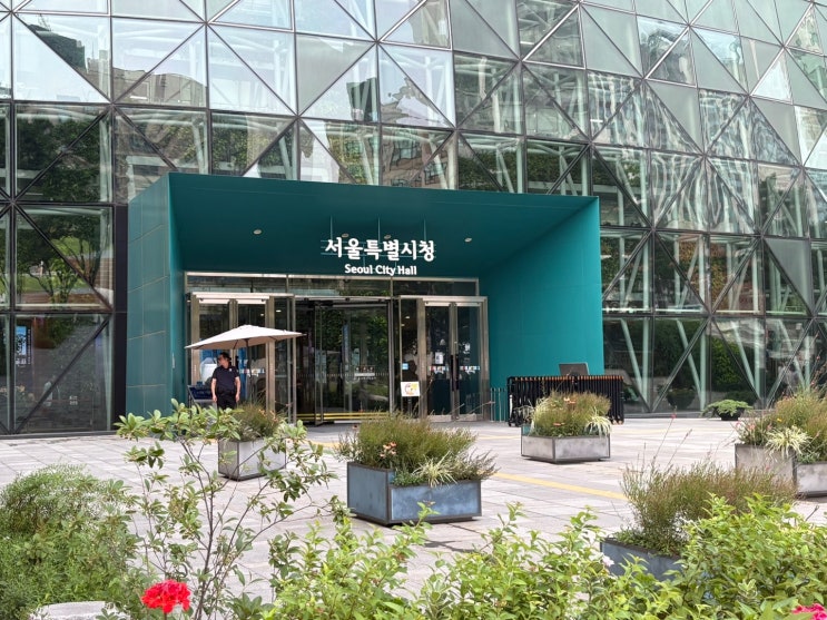 폭염 속 주말, 폭염 취약계층 위해 서울시가 문 연다... 무더위 쉼터 대폭 확대 [한국철도일보]
