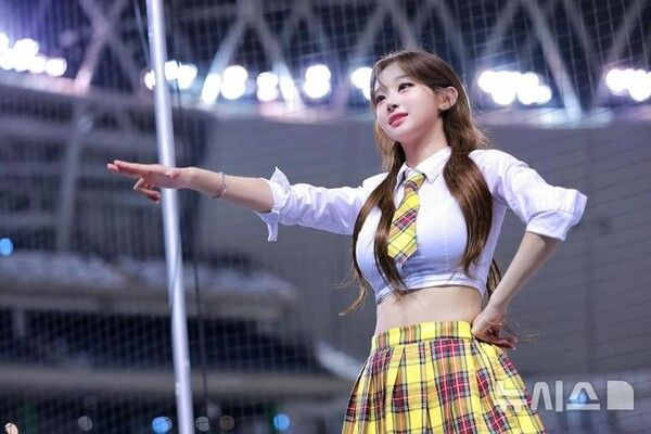  '박수종 열애설' 침묵 깨나? 이주은, 아찔한 이미지 변신