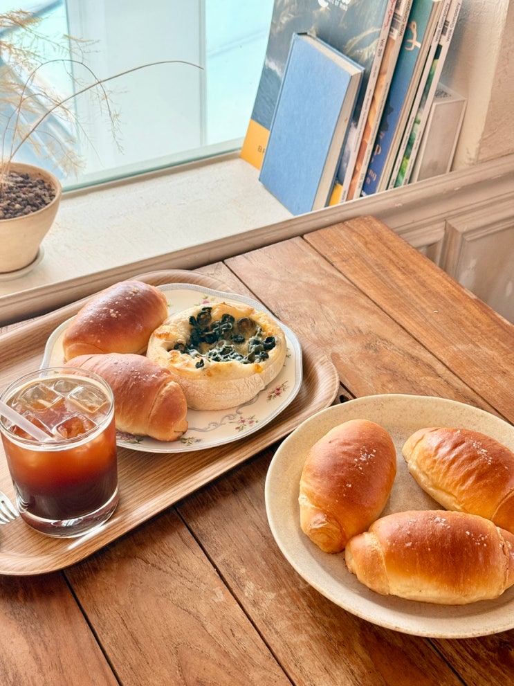  서촌 맛집 브런치 레스피레베이커리 소금빵 경복궁역 서촌 대형카페 추천