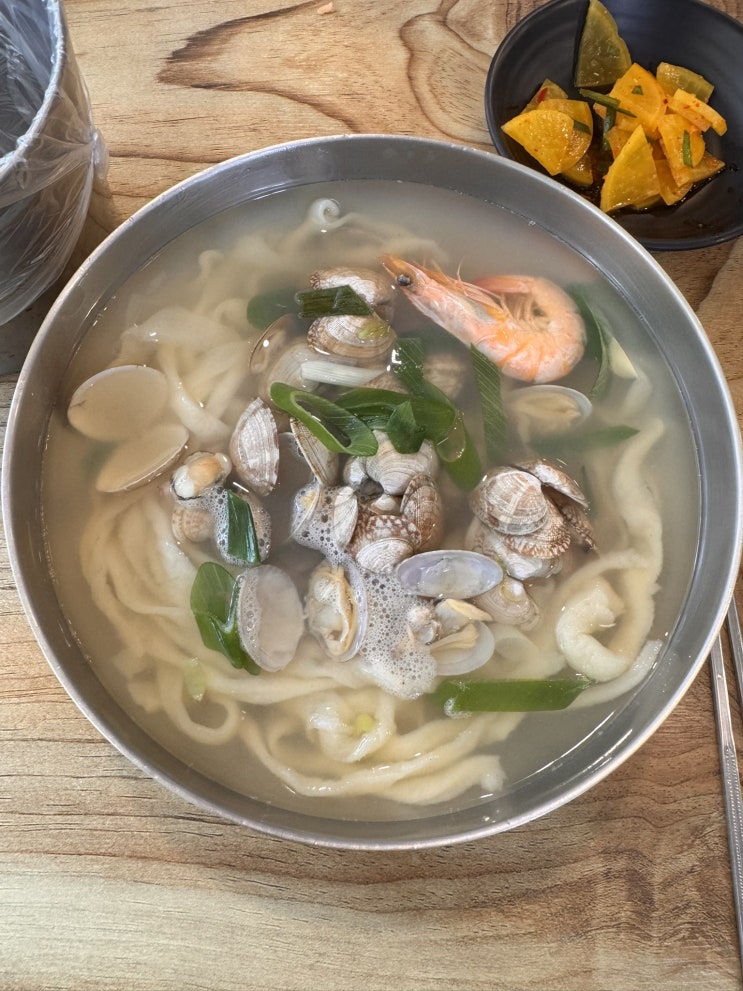  신사역점심맛집 생칼국수 전문점 잠원 홍두깨 수타칼국수 가성비 맛집으로 추천