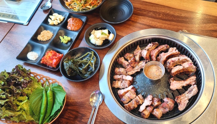  남양주맛집 북한강 참나무바베큐 장작불에 구운 최고급 돼지고기맛이 굿!