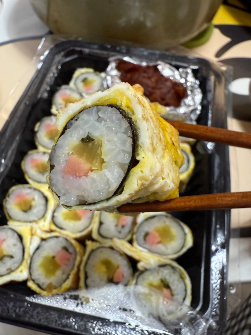 한 번씩 엄청 땡기는 진순자계란말이김밥 봉천본점 포장 후기