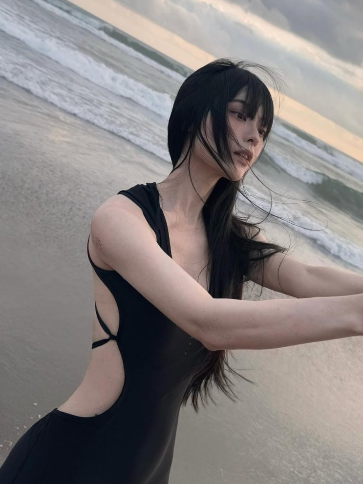  테토녀 수영복 ? 블랙 배강희 모노키니 브랜드 오호스 수영복