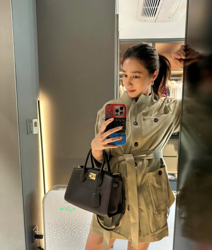  40대 엄마들의 워너비 여자 연예인! 이민정의 데일리백으로 함께한 명품 브랜드 페라가모 신상 가방 알아보기