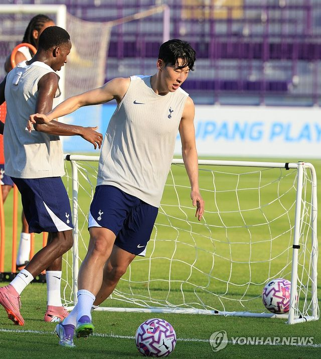  '행복한 10년이었습니다' 손흥민 배웅 나온 6만 축구 팬