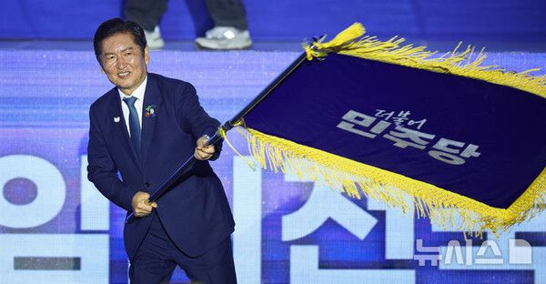  정청래 "尹 체포, 강제집행하면 돼…담요에 둘둘 말아 나와야"